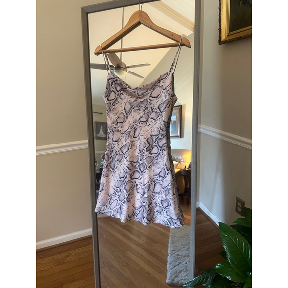Women's Victoria + Sophia Dress Size S Pink Snake Print Mini - Picture 2 of 5
